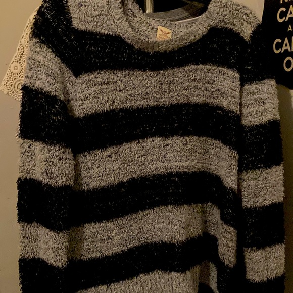 Sweater - Picture 1 of 3